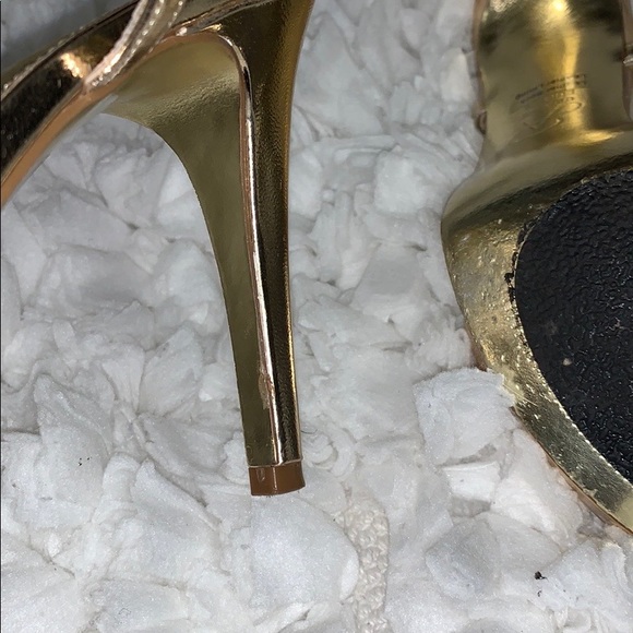 Adrianna Papell Gold Heel - Picture 5 of 7